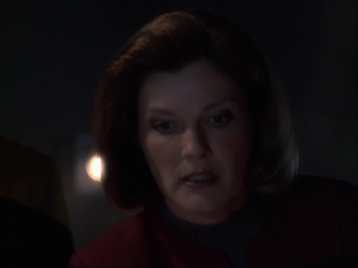 extant_StarTrek_VOY_6x07-DragonsTeeth_00870.jpg