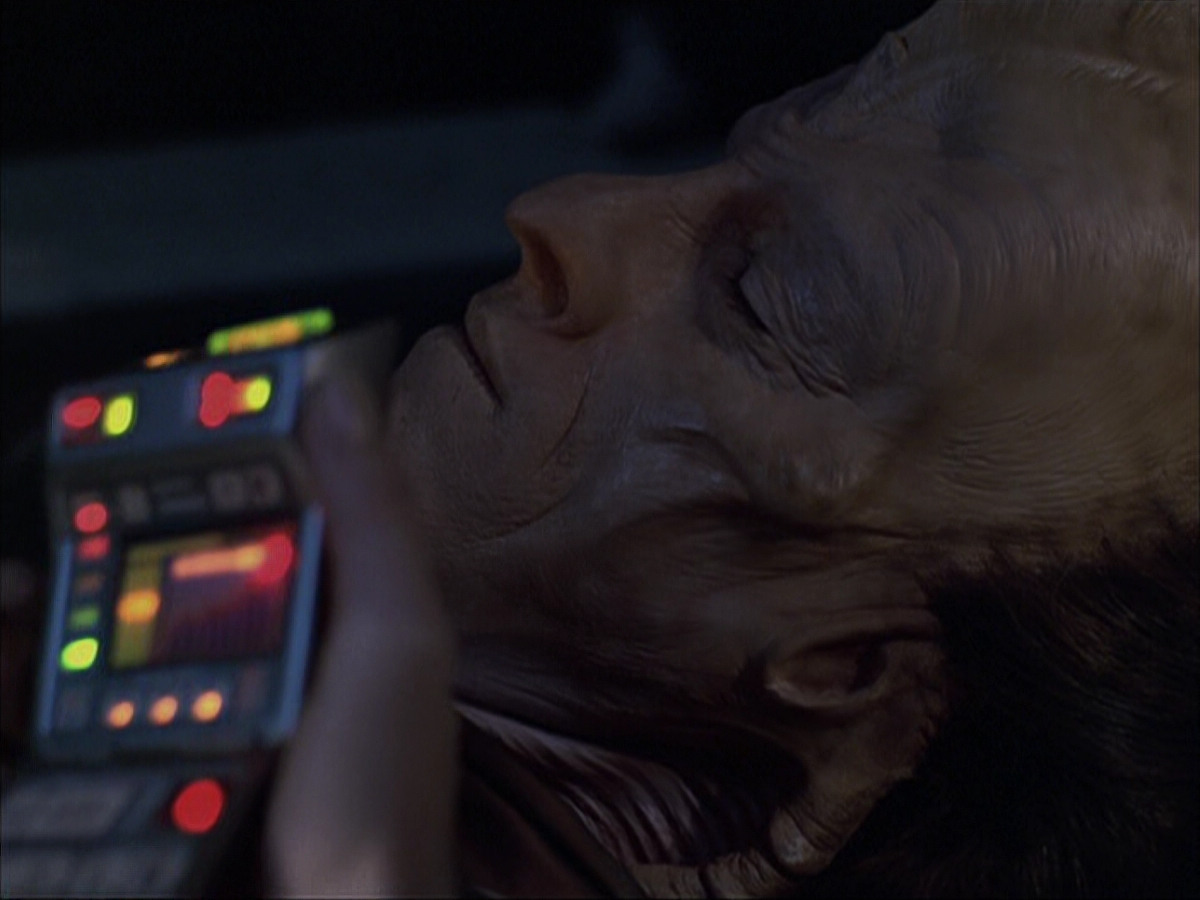extant_StarTrek_VOY_6x07-DragonsTeeth_00872.jpg