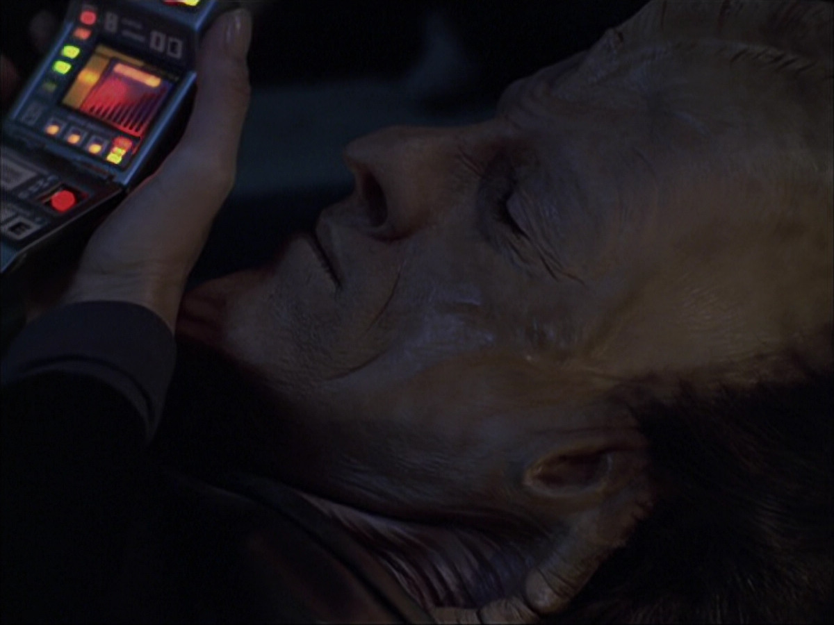 extant_StarTrek_VOY_6x07-DragonsTeeth_00874.jpg