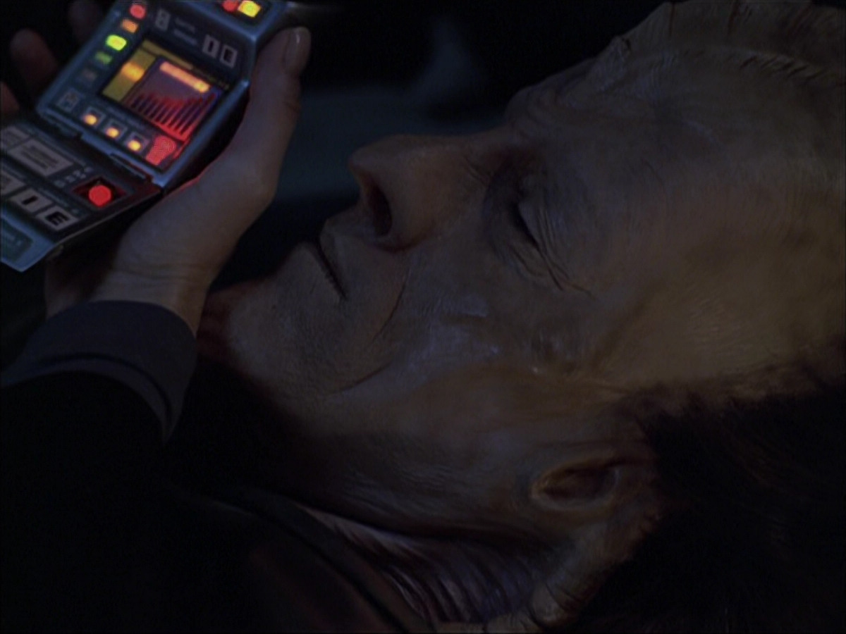 extant_StarTrek_VOY_6x07-DragonsTeeth_00875.jpg