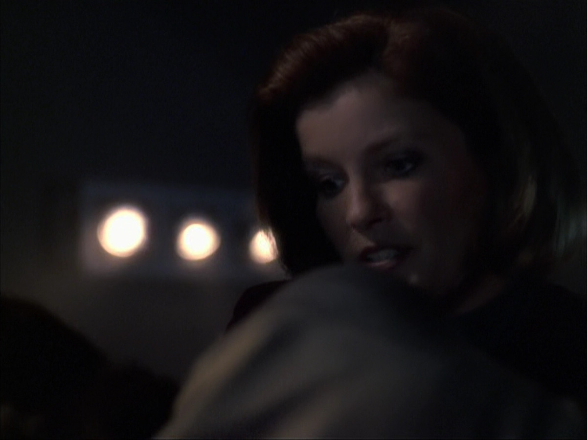 extant_StarTrek_VOY_6x07-DragonsTeeth_00904.jpg