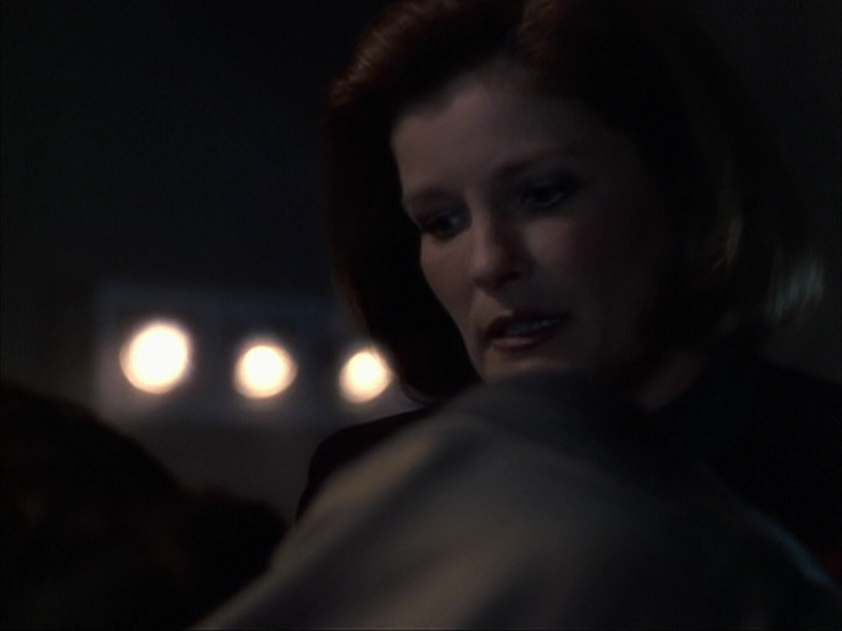 extant_StarTrek_VOY_6x07-DragonsTeeth_00906.jpg