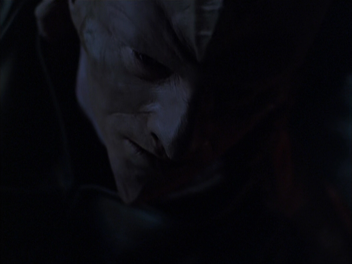 extant_StarTrek_VOY_6x07-DragonsTeeth_00909.jpg