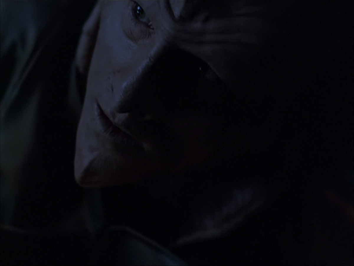 extant_StarTrek_VOY_6x07-DragonsTeeth_00910.jpg