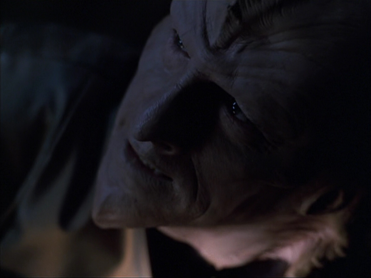 extant_StarTrek_VOY_6x07-DragonsTeeth_00912.jpg