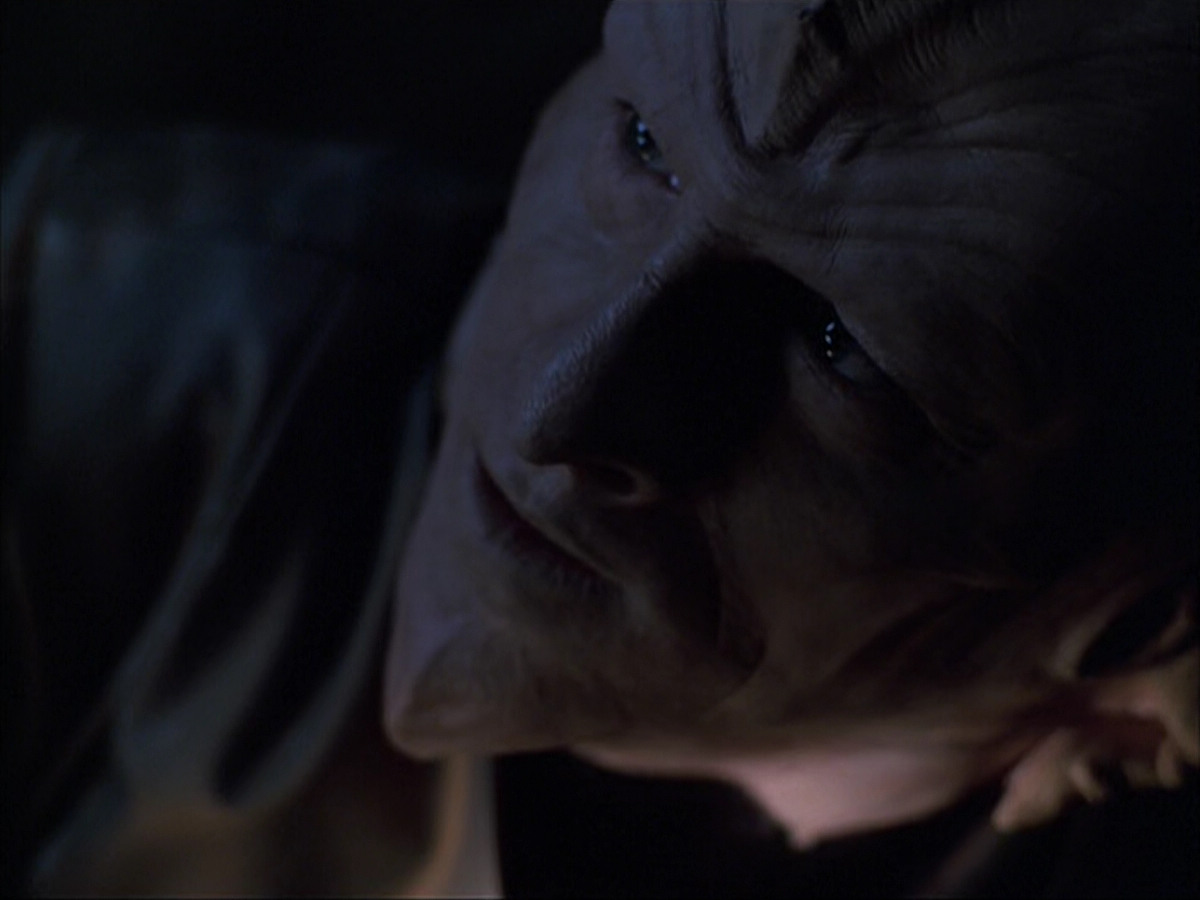 extant_StarTrek_VOY_6x07-DragonsTeeth_00913.jpg