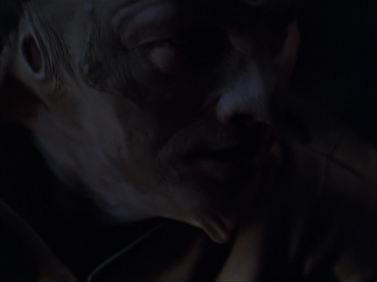 extant_StarTrek_VOY_6x07-DragonsTeeth_00917.jpg