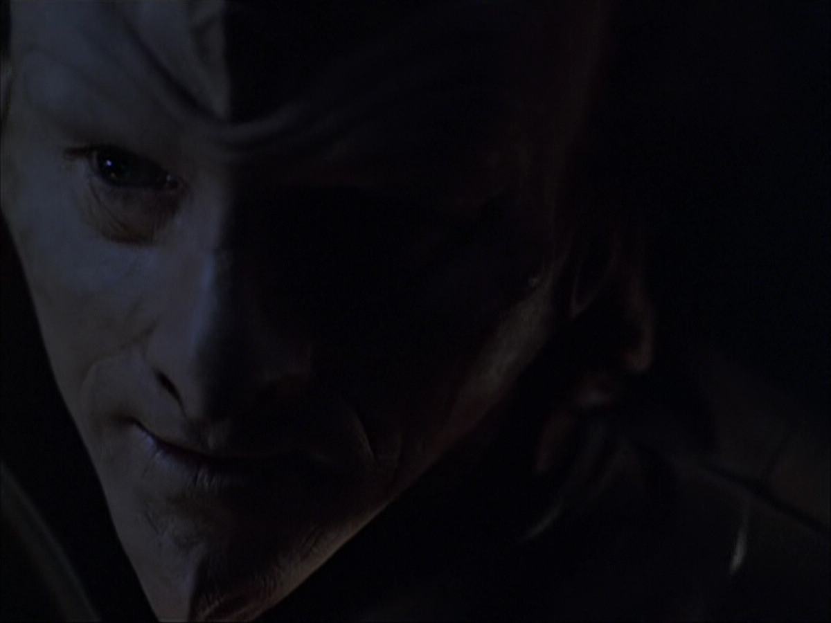 extant_StarTrek_VOY_6x07-DragonsTeeth_00918.jpg