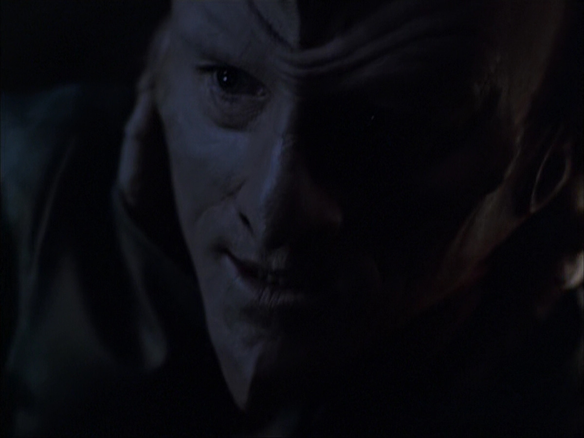 extant_StarTrek_VOY_6x07-DragonsTeeth_00919.jpg