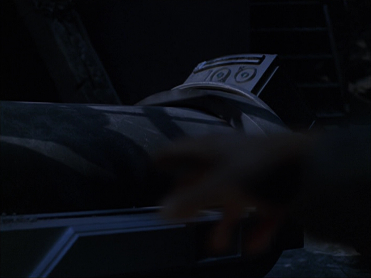 extant_StarTrek_VOY_6x07-DragonsTeeth_00922.jpg