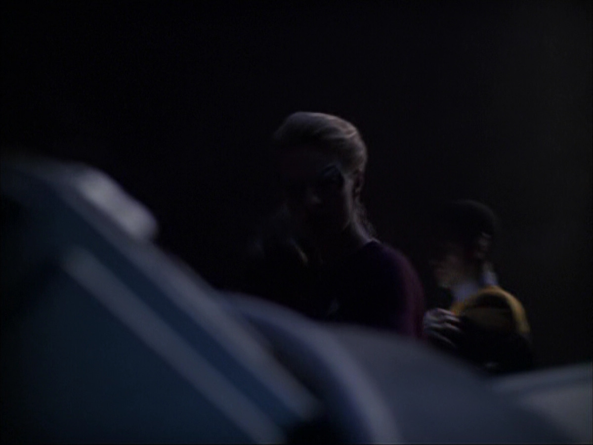 extant_StarTrek_VOY_6x07-DragonsTeeth_00926.jpg