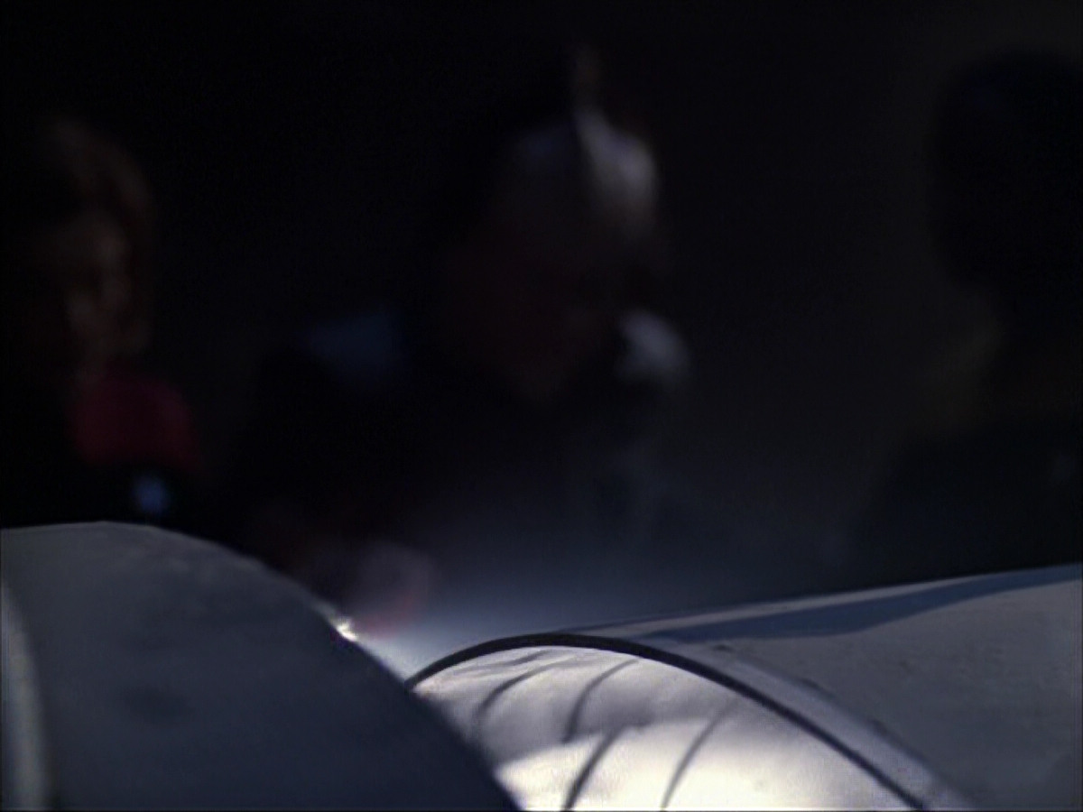 extant_StarTrek_VOY_6x07-DragonsTeeth_00936.jpg
