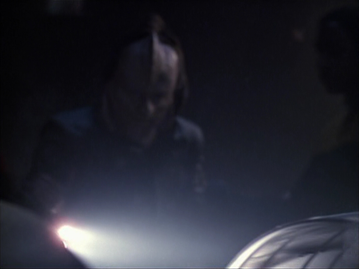 extant_StarTrek_VOY_6x07-DragonsTeeth_00937.jpg