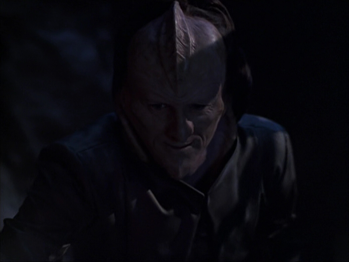 extant_StarTrek_VOY_6x07-DragonsTeeth_00942.jpg