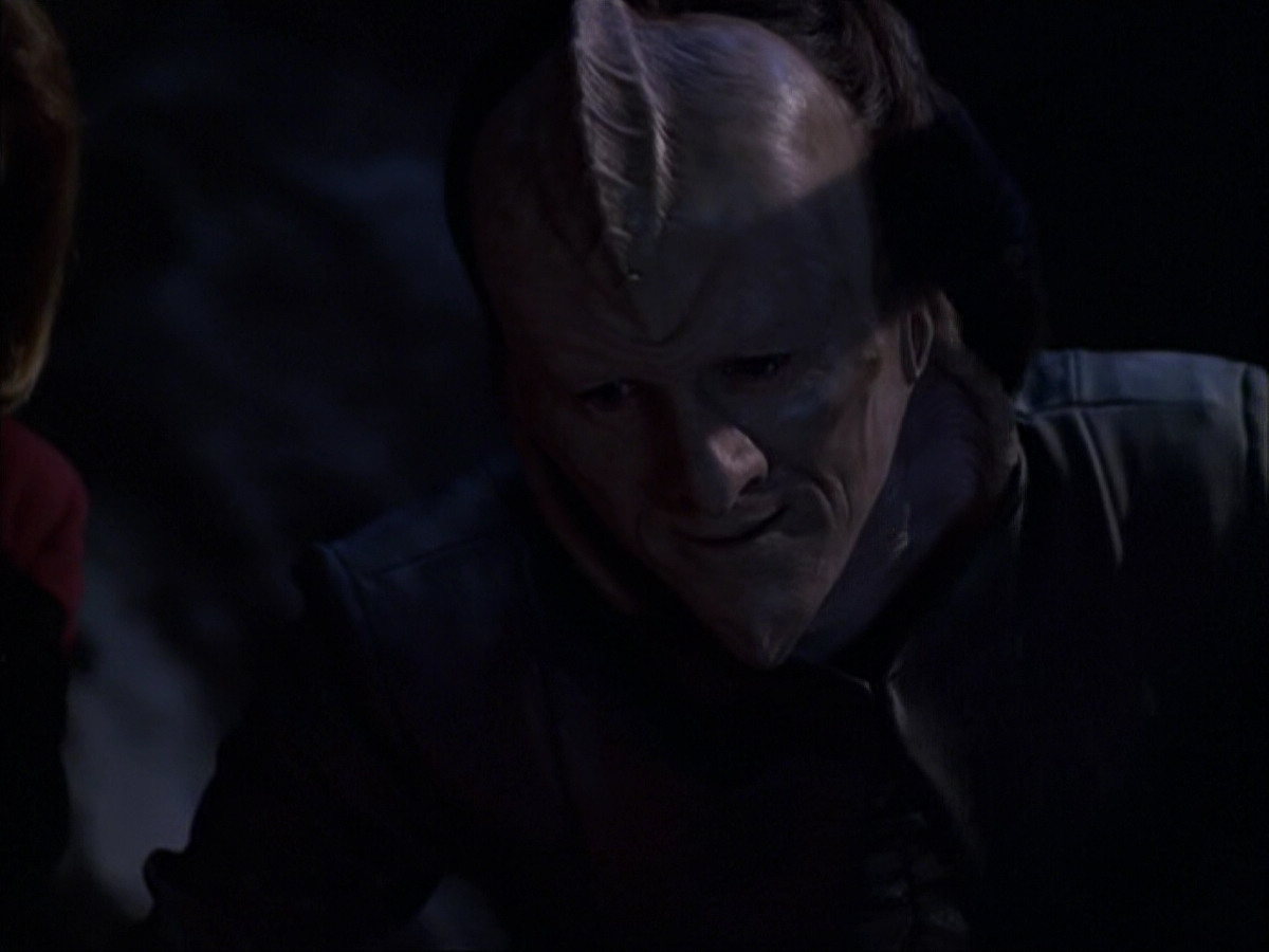 extant_StarTrek_VOY_6x07-DragonsTeeth_00943.jpg