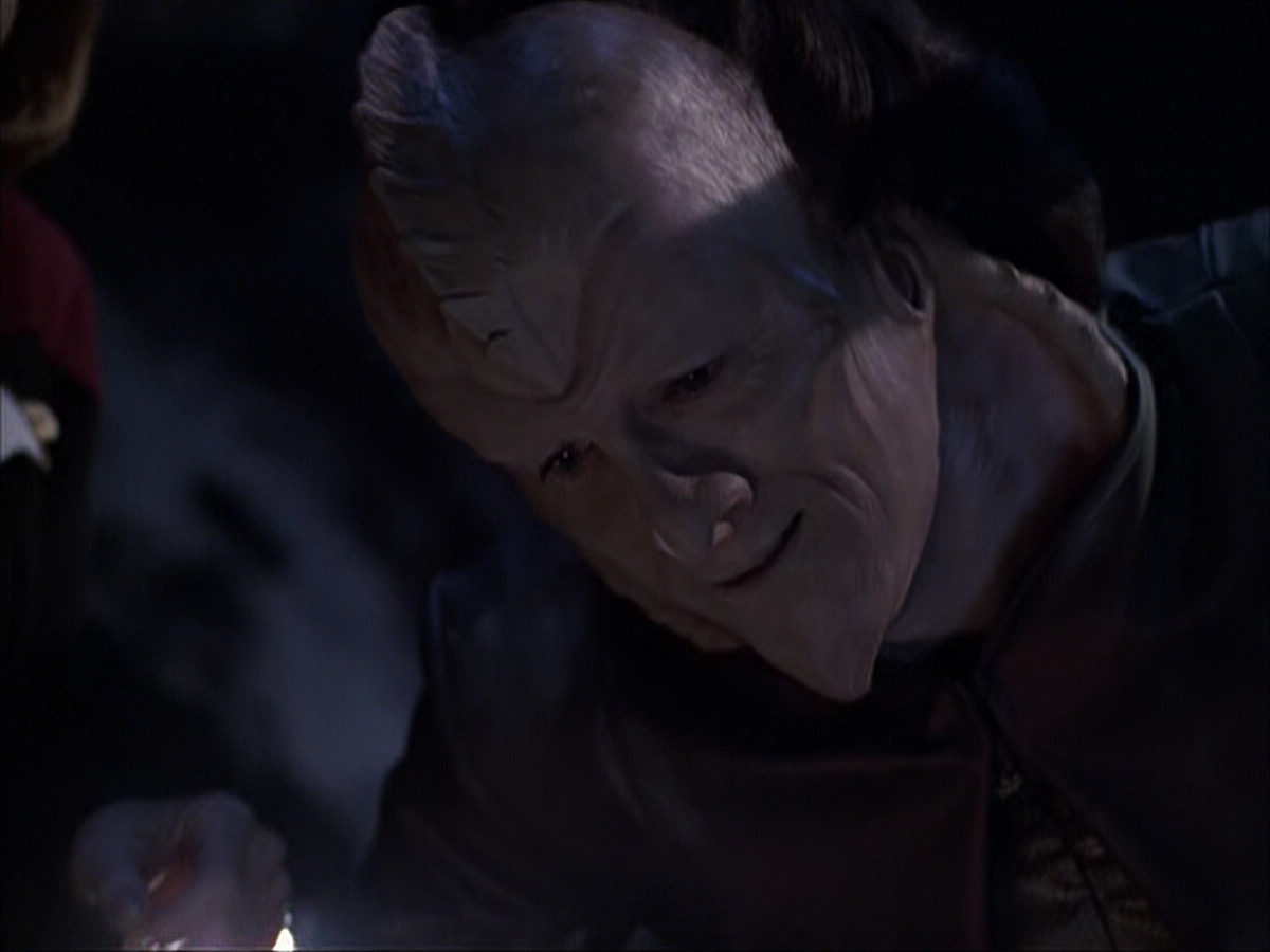 extant_StarTrek_VOY_6x07-DragonsTeeth_00945.jpg