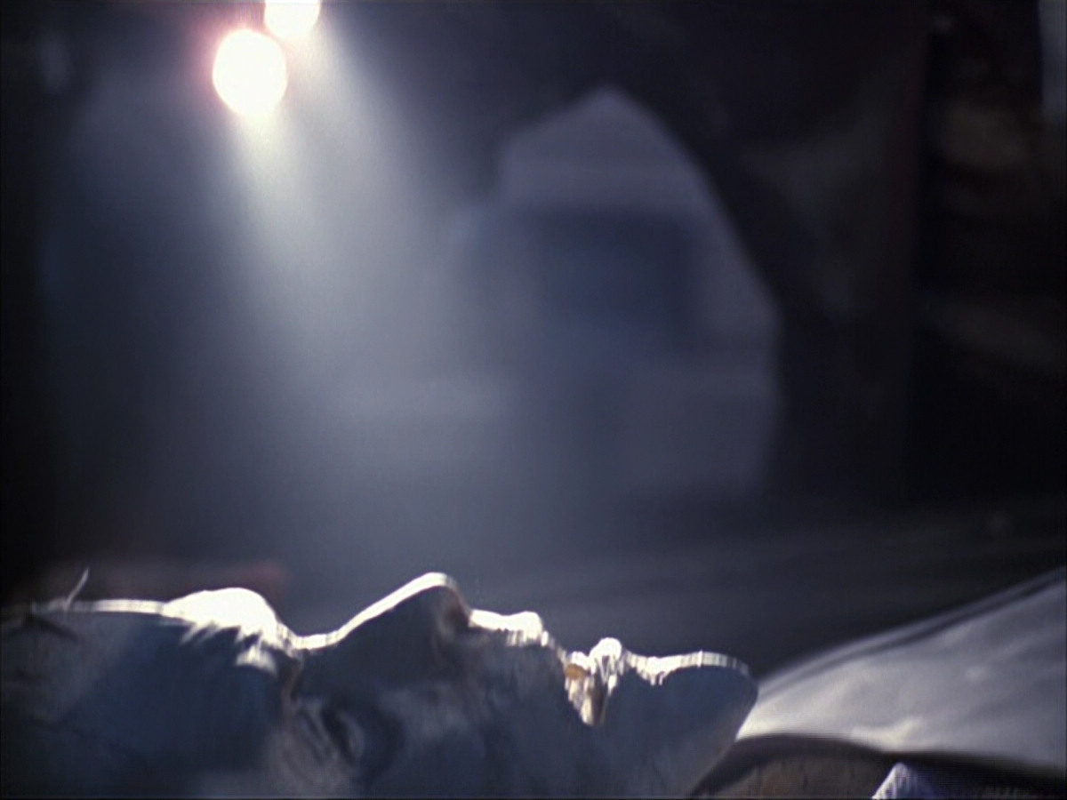 extant_StarTrek_VOY_6x07-DragonsTeeth_00947.jpg