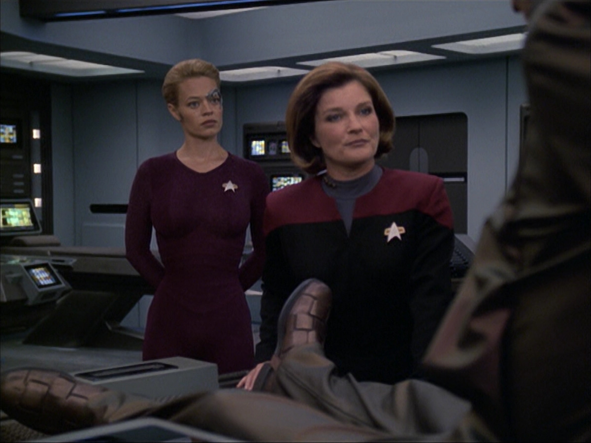 extant_StarTrek_VOY_6x07-DragonsTeeth_01021.jpg