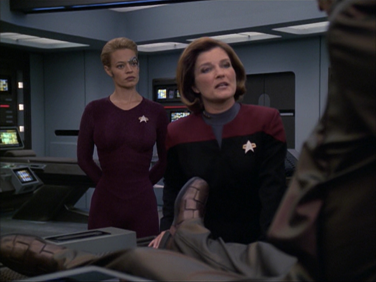 extant_StarTrek_VOY_6x07-DragonsTeeth_01022.jpg