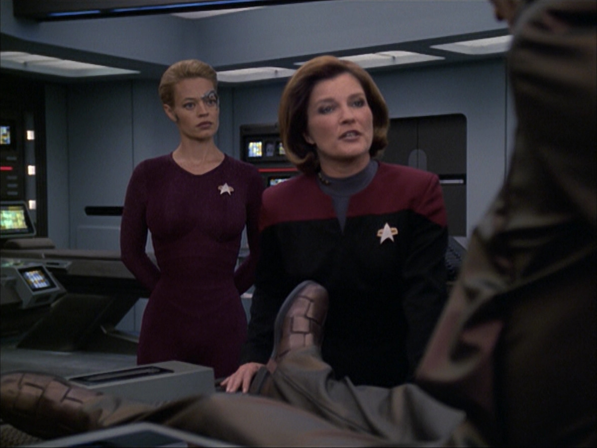 extant_StarTrek_VOY_6x07-DragonsTeeth_01023.jpg