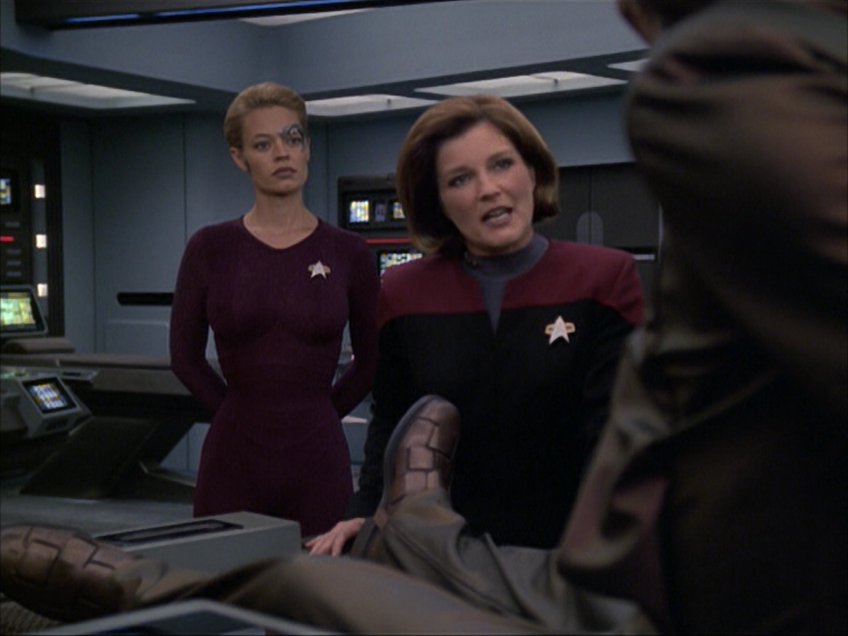 extant_StarTrek_VOY_6x07-DragonsTeeth_01032.jpg
