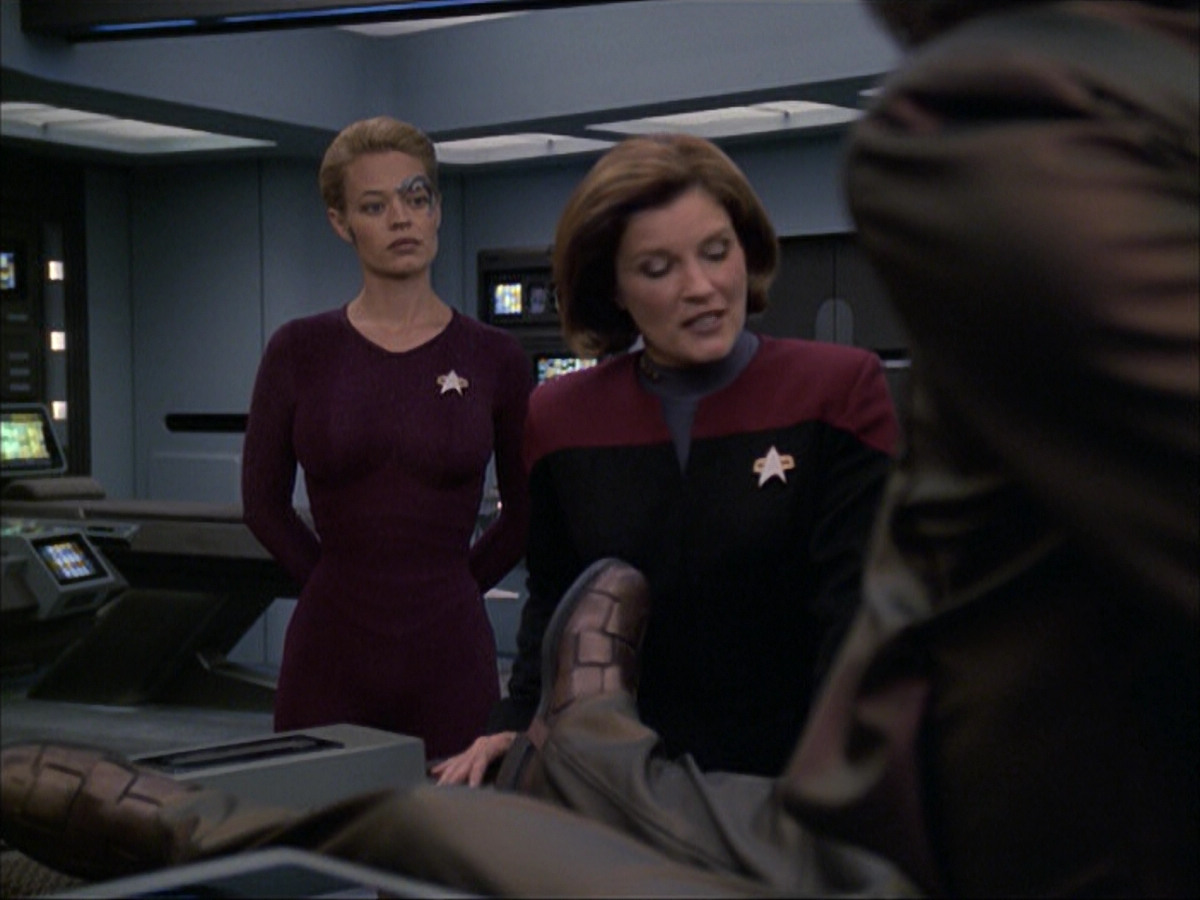 extant_StarTrek_VOY_6x07-DragonsTeeth_01034.jpg