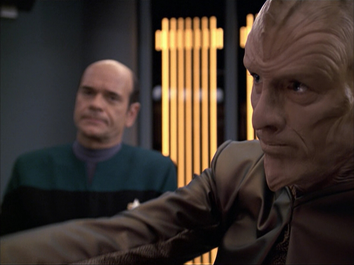 extant_StarTrek_VOY_6x07-DragonsTeeth_01038.jpg