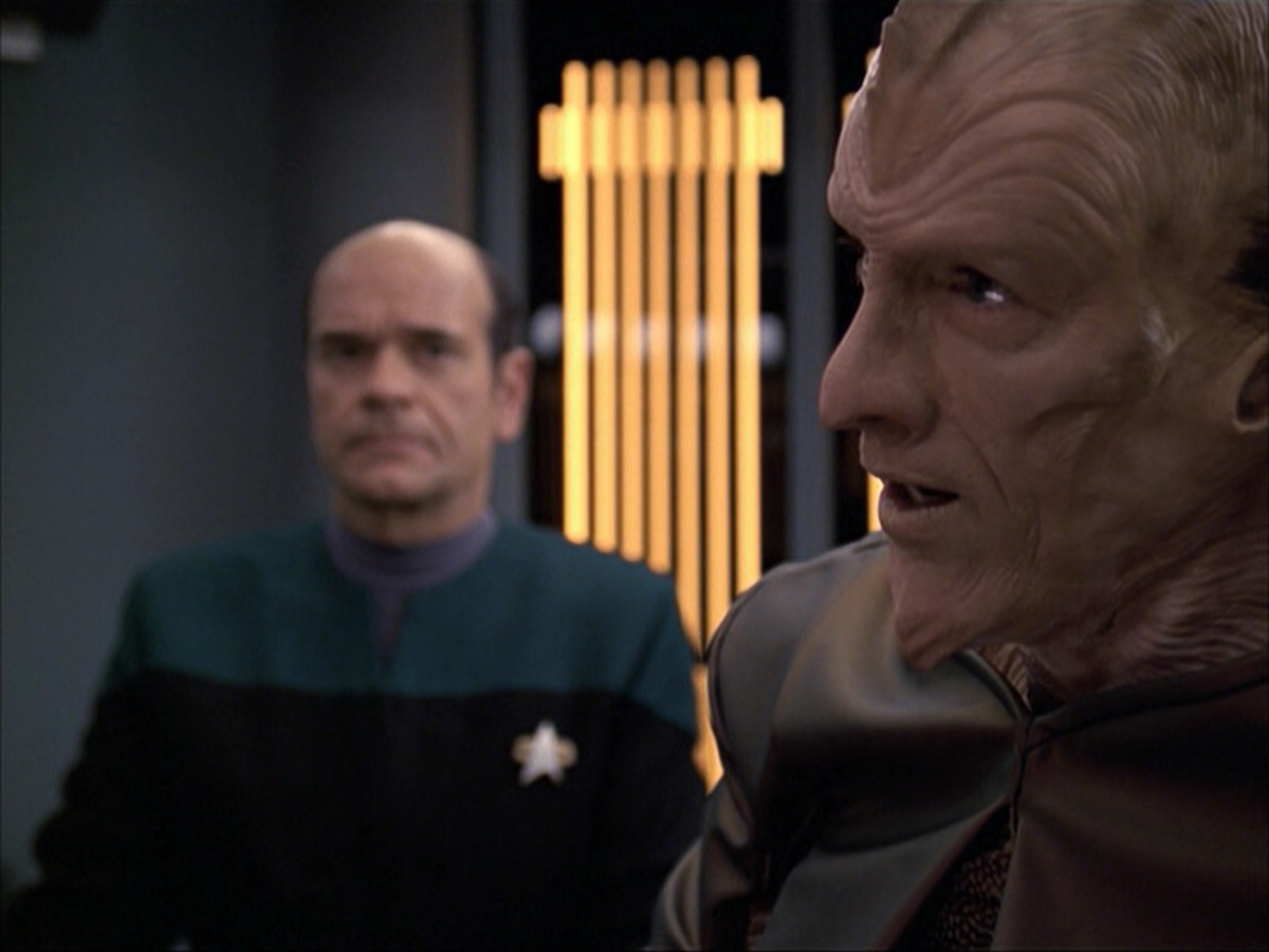 extant_StarTrek_VOY_6x07-DragonsTeeth_01053.jpg