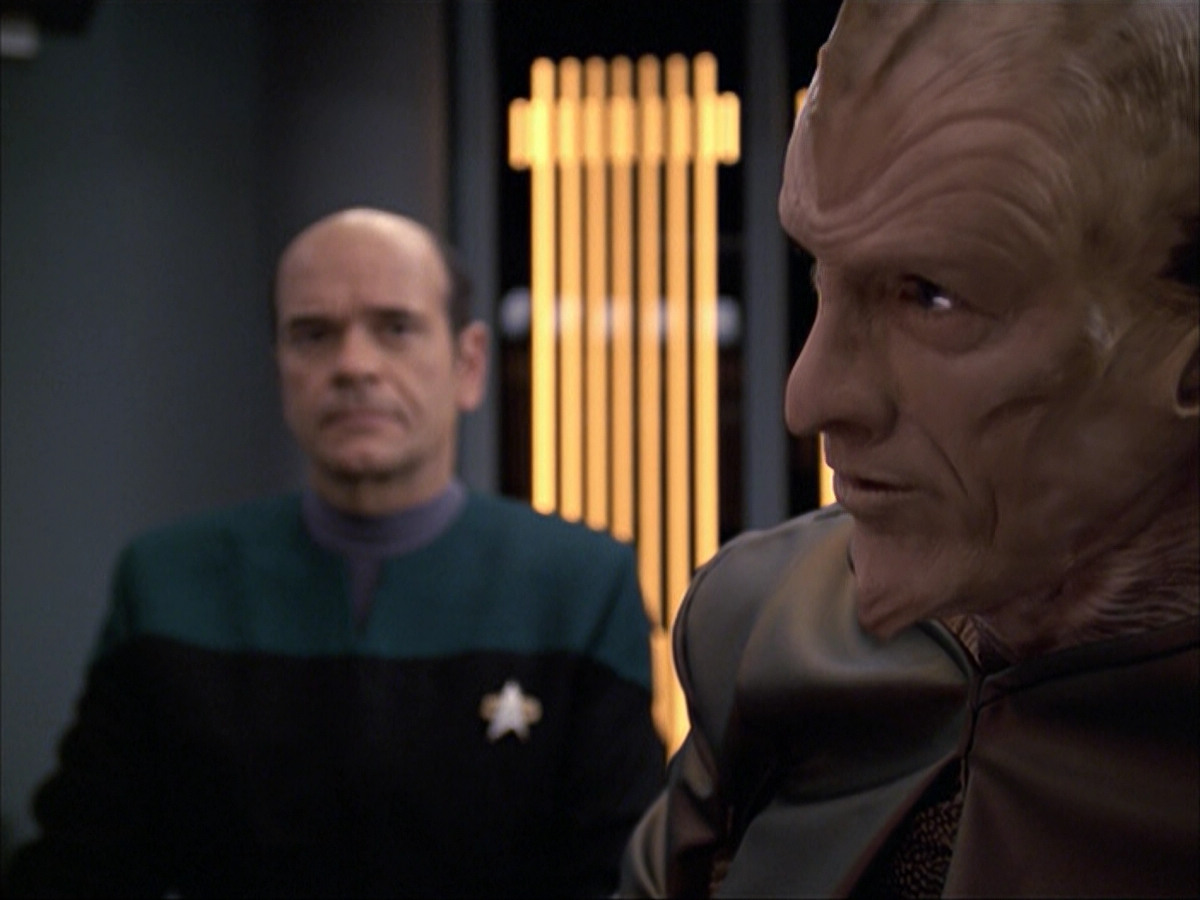 extant_StarTrek_VOY_6x07-DragonsTeeth_01055.jpg