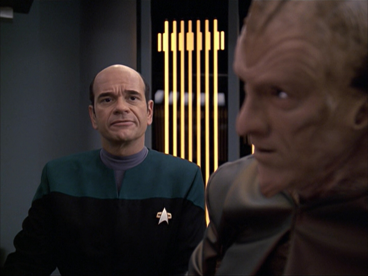 extant_StarTrek_VOY_6x07-DragonsTeeth_01057.jpg
