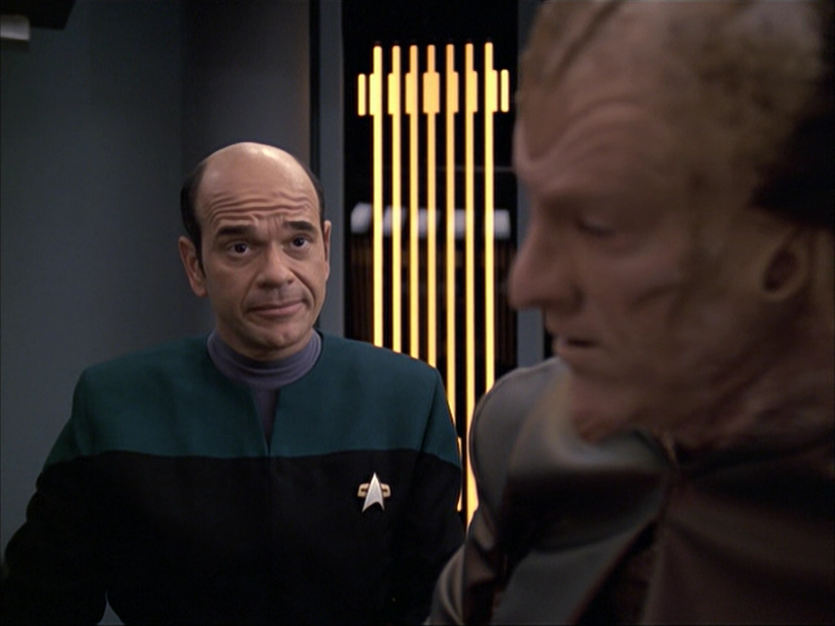 extant_StarTrek_VOY_6x07-DragonsTeeth_01058.jpg