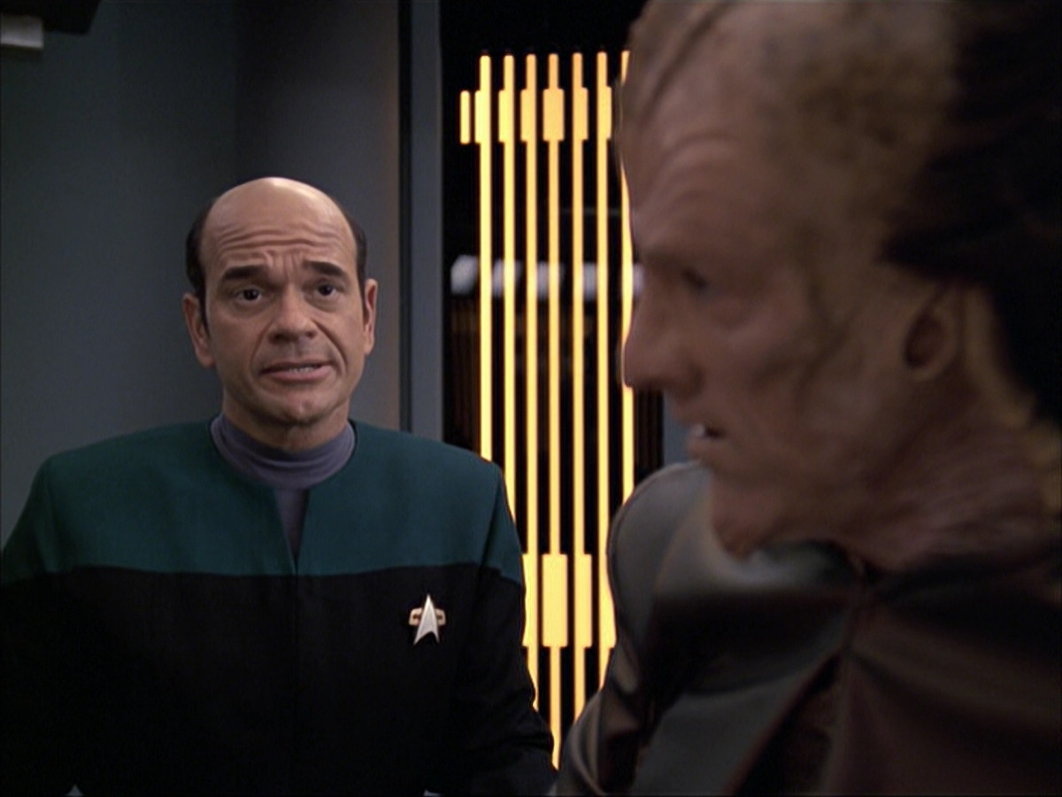 extant_StarTrek_VOY_6x07-DragonsTeeth_01060.jpg