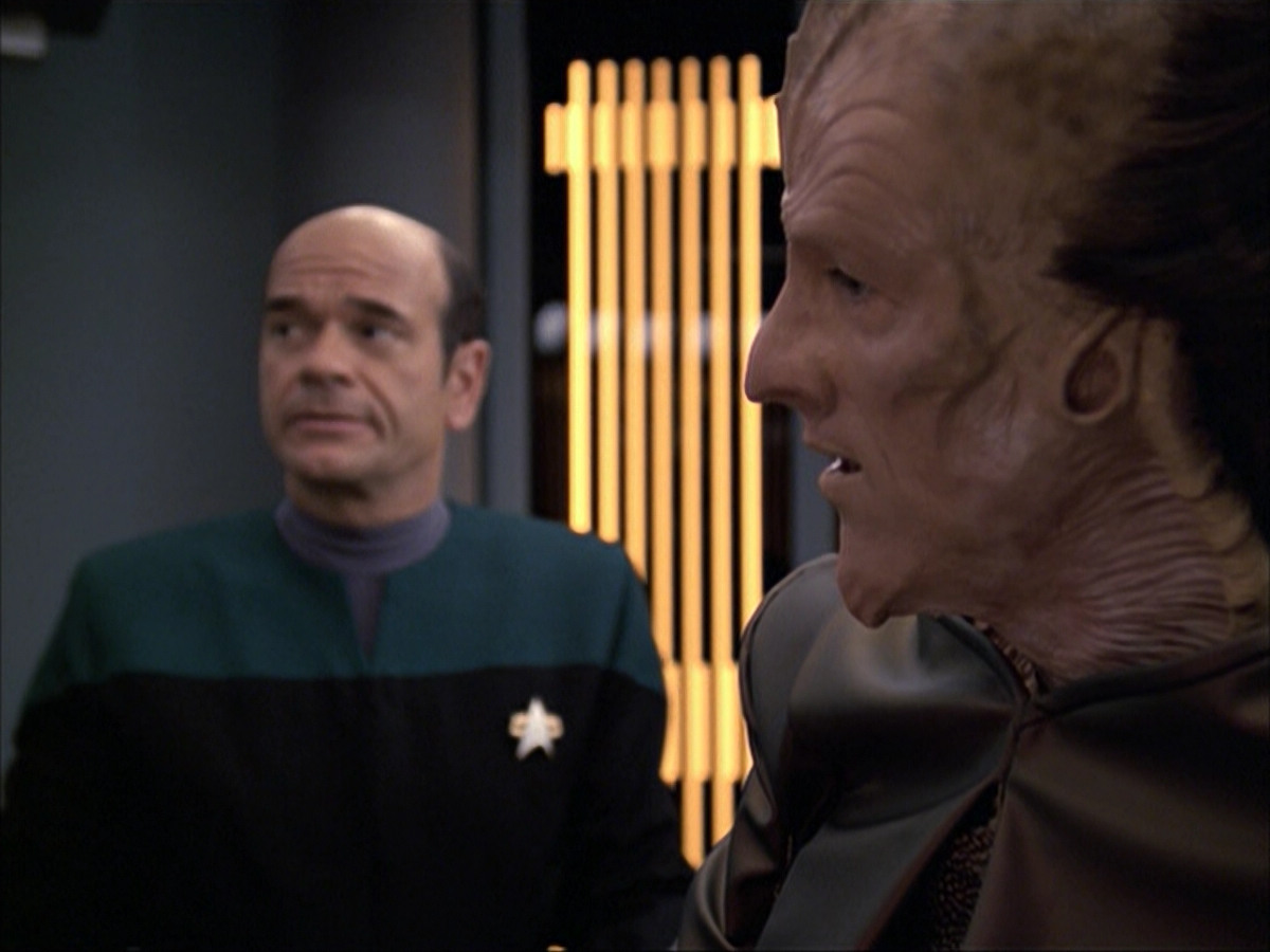 extant_StarTrek_VOY_6x07-DragonsTeeth_01062.jpg