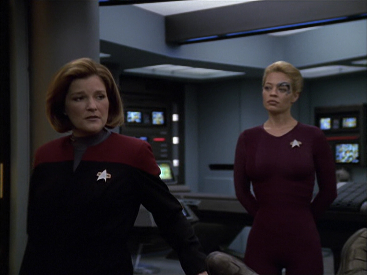 extant_StarTrek_VOY_6x07-DragonsTeeth_01070.jpg