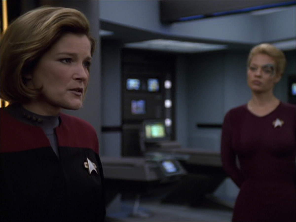 extant_StarTrek_VOY_6x07-DragonsTeeth_01072.jpg