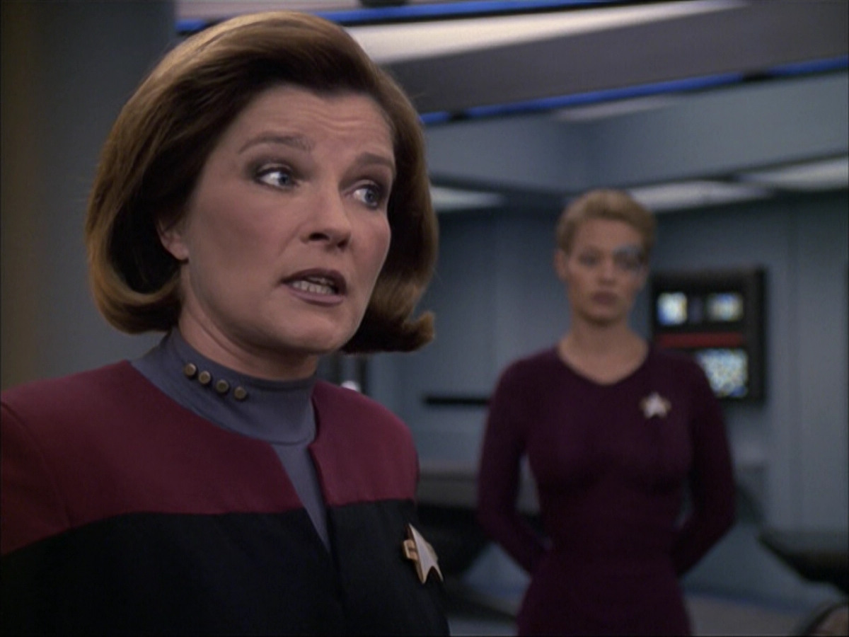 extant_StarTrek_VOY_6x07-DragonsTeeth_01077.jpg