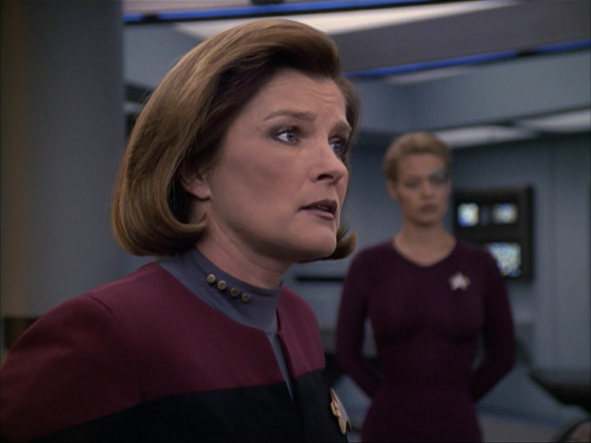 extant_StarTrek_VOY_6x07-DragonsTeeth_01079.jpg