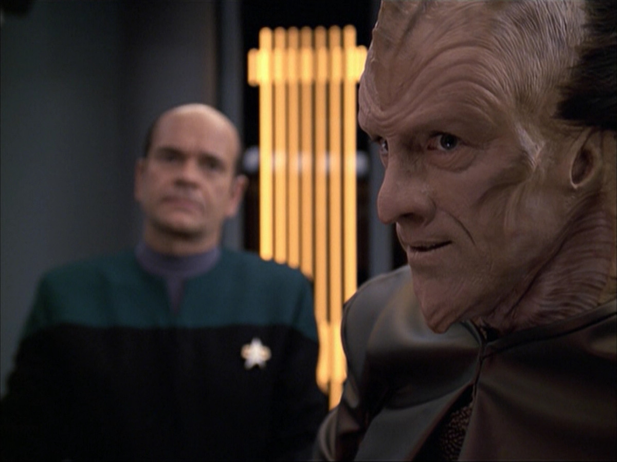 extant_StarTrek_VOY_6x07-DragonsTeeth_01082.jpg