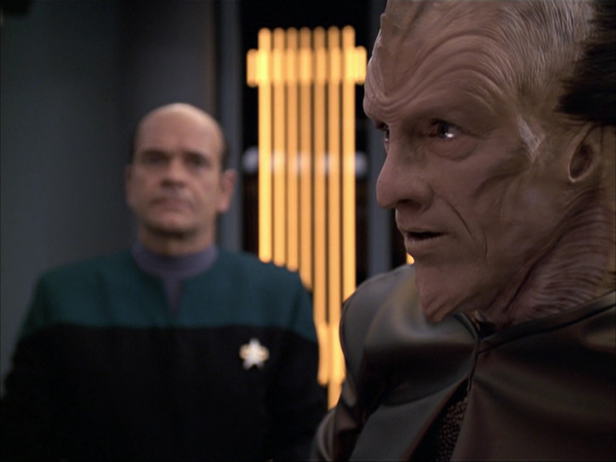 extant_StarTrek_VOY_6x07-DragonsTeeth_01084.jpg
