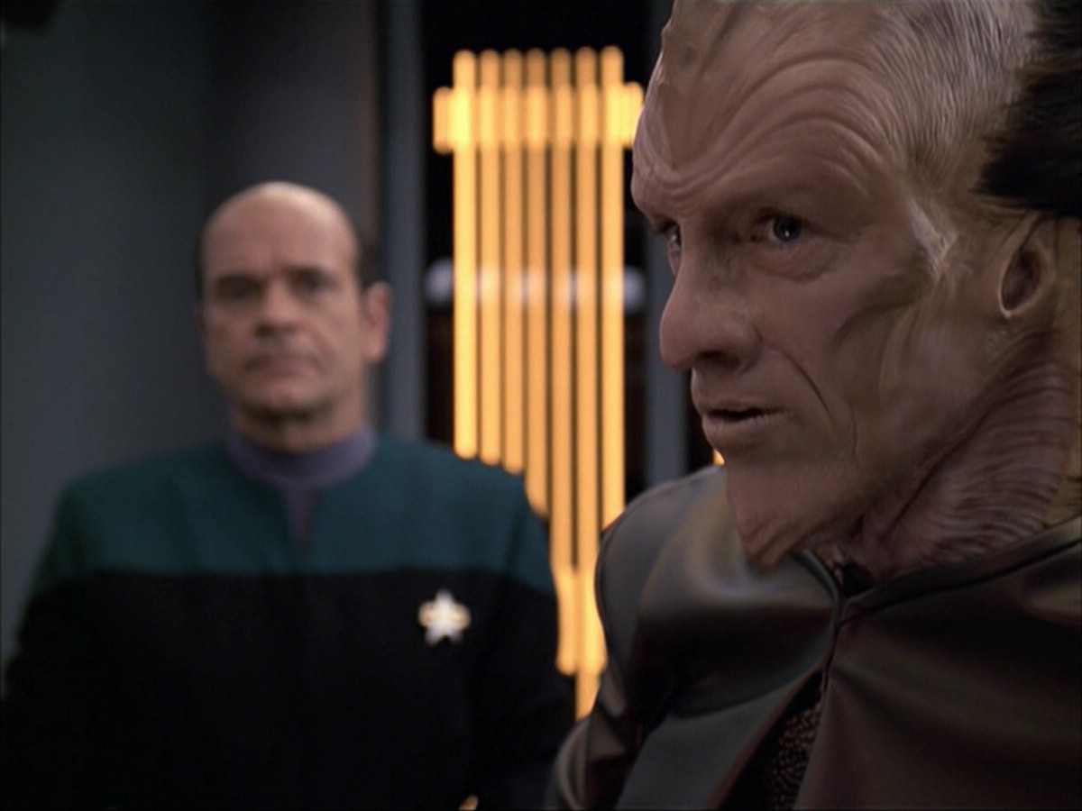 extant_StarTrek_VOY_6x07-DragonsTeeth_01085.jpg