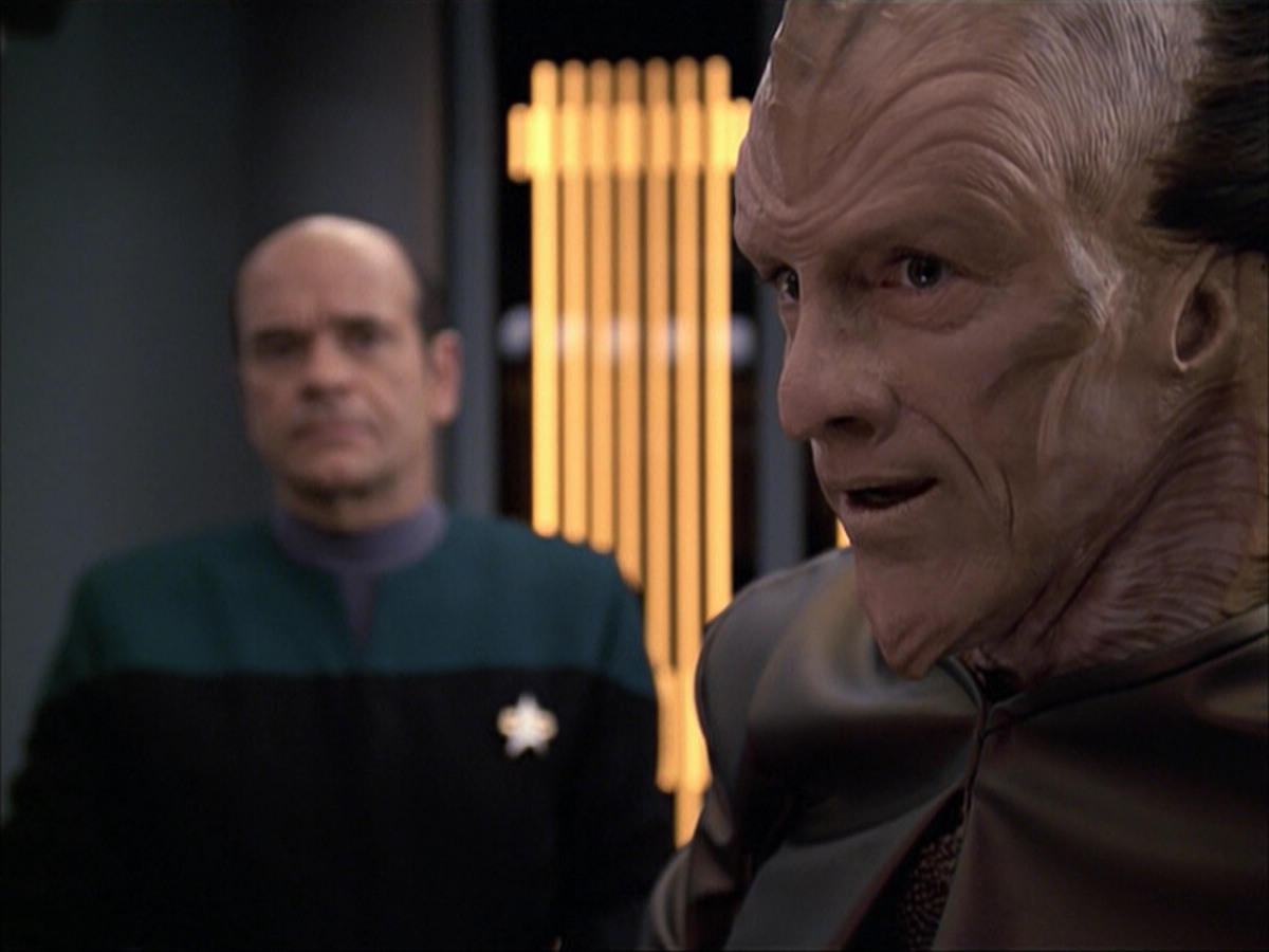 extant_StarTrek_VOY_6x07-DragonsTeeth_01086.jpg