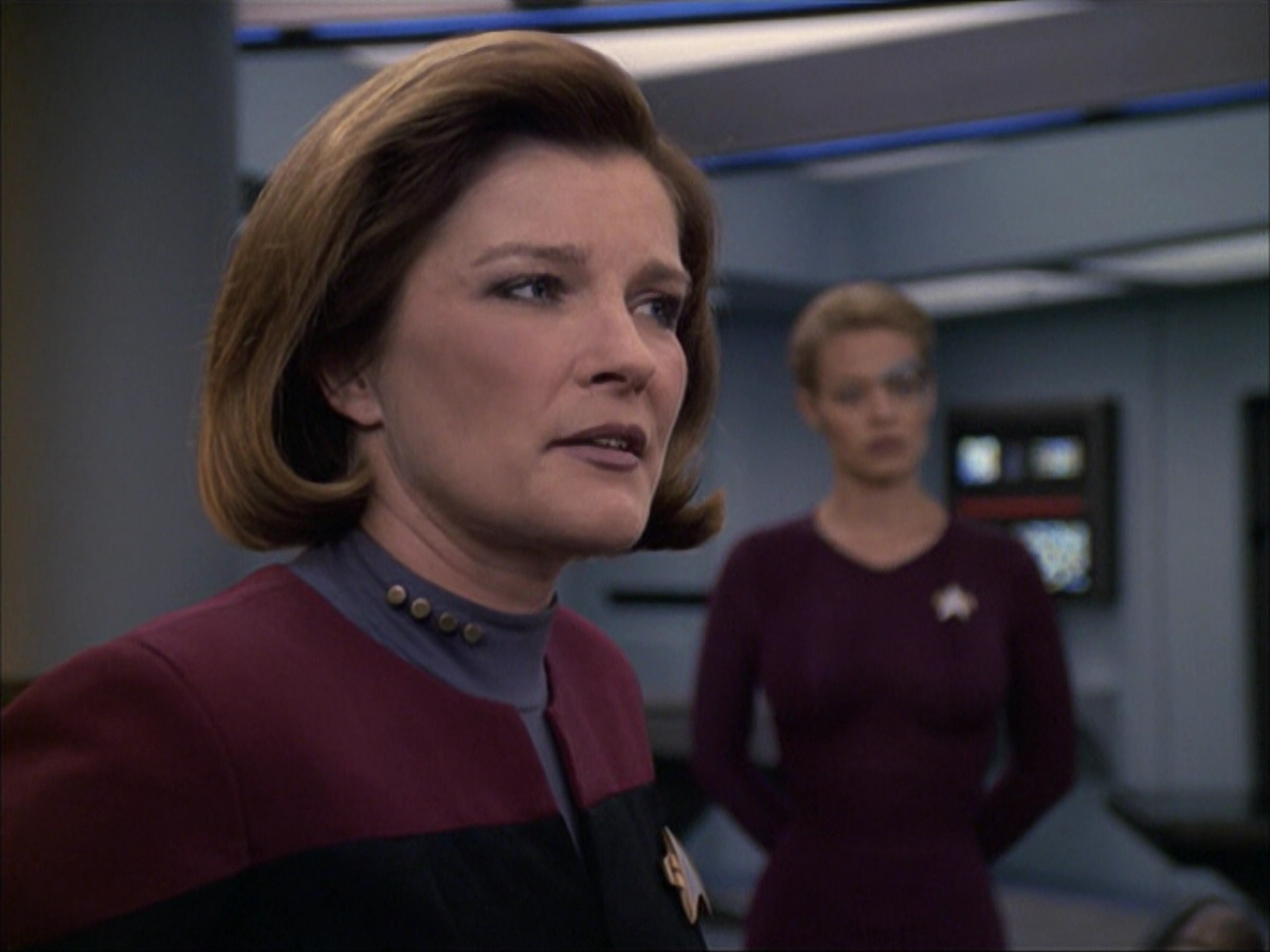 extant_StarTrek_VOY_6x07-DragonsTeeth_01087.jpg