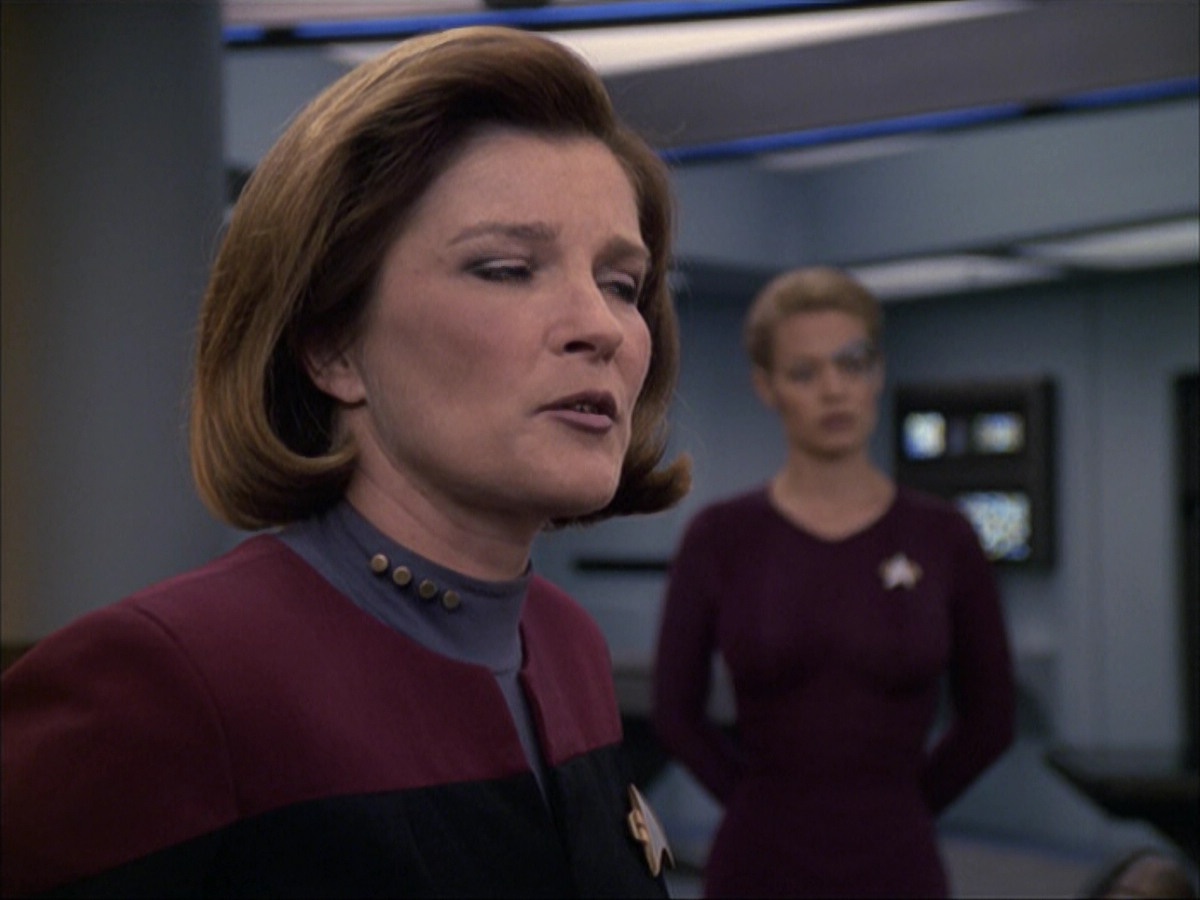 extant_StarTrek_VOY_6x07-DragonsTeeth_01089.jpg