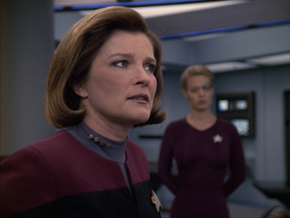 extant_StarTrek_VOY_6x07-DragonsTeeth_01090.jpg