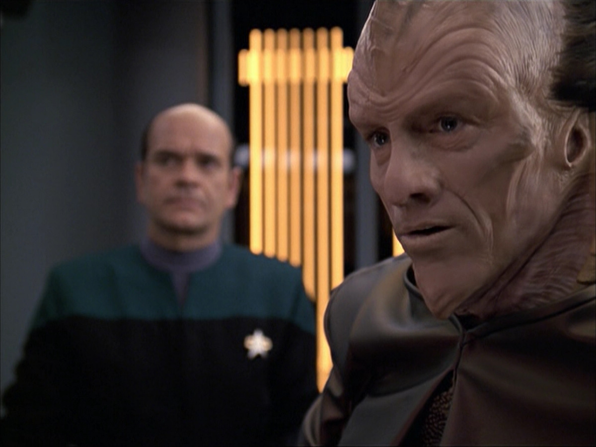 extant_StarTrek_VOY_6x07-DragonsTeeth_01091.jpg