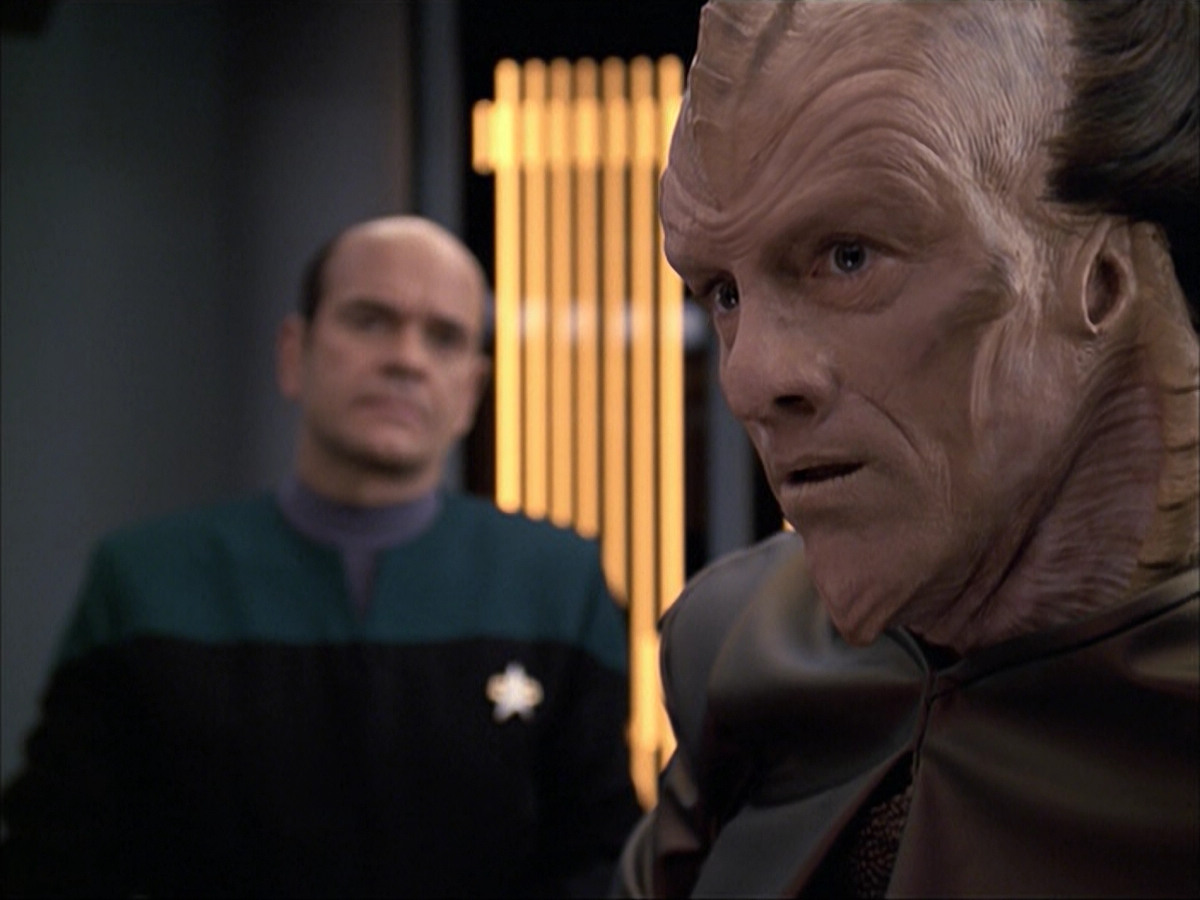 extant_StarTrek_VOY_6x07-DragonsTeeth_01098.jpg