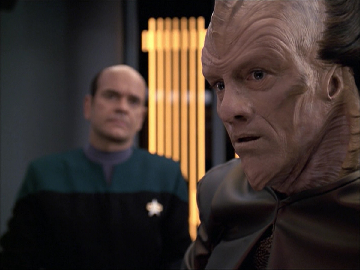 extant_StarTrek_VOY_6x07-DragonsTeeth_01099.jpg