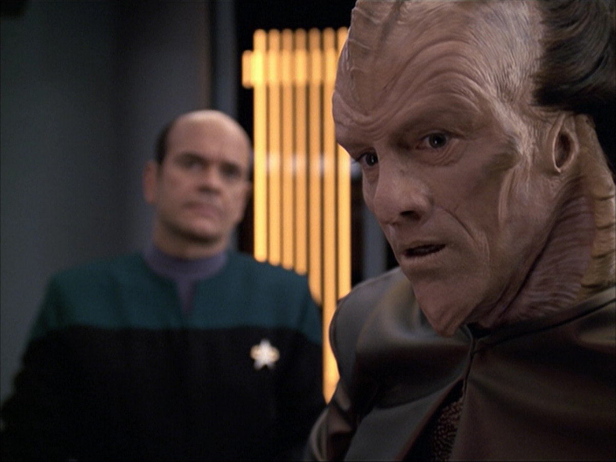 extant_StarTrek_VOY_6x07-DragonsTeeth_01102.jpg