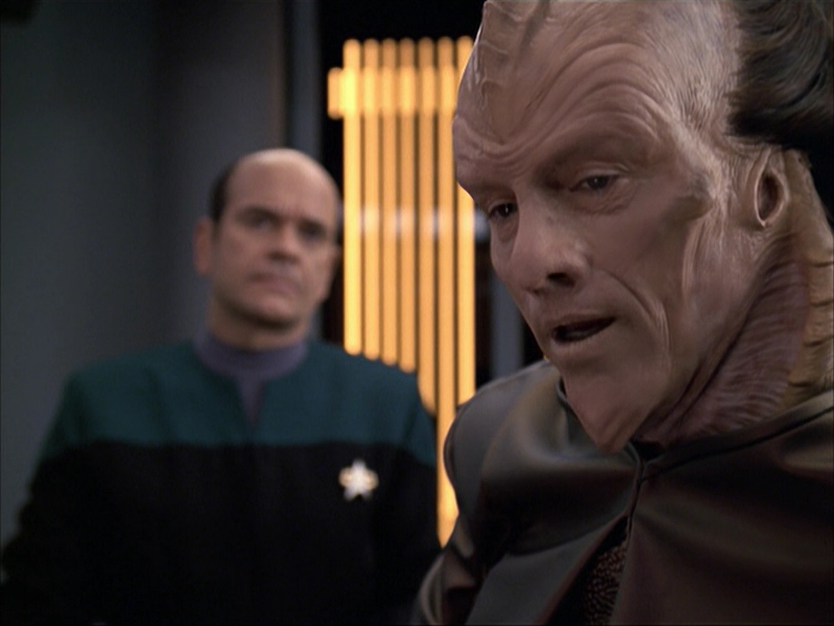 extant_StarTrek_VOY_6x07-DragonsTeeth_01103.jpg