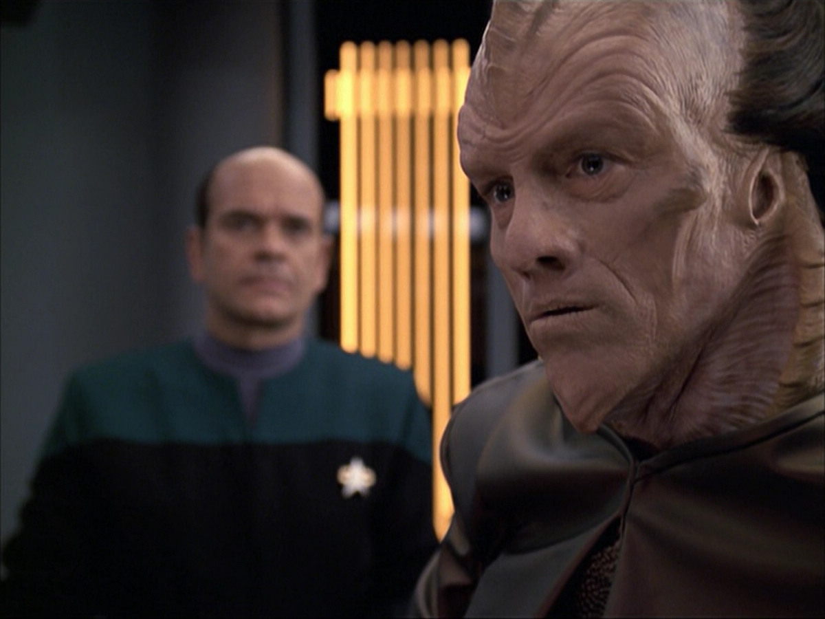 extant_StarTrek_VOY_6x07-DragonsTeeth_01106.jpg